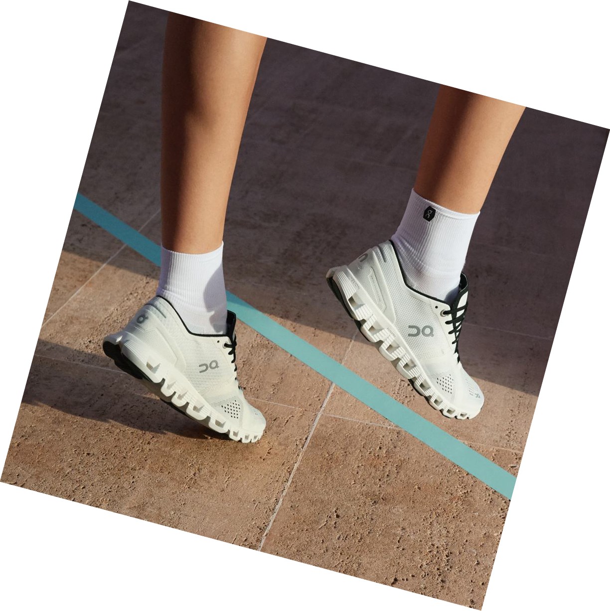 White / Black On Cloud X Women's Training Shoes | 0681MZWRB