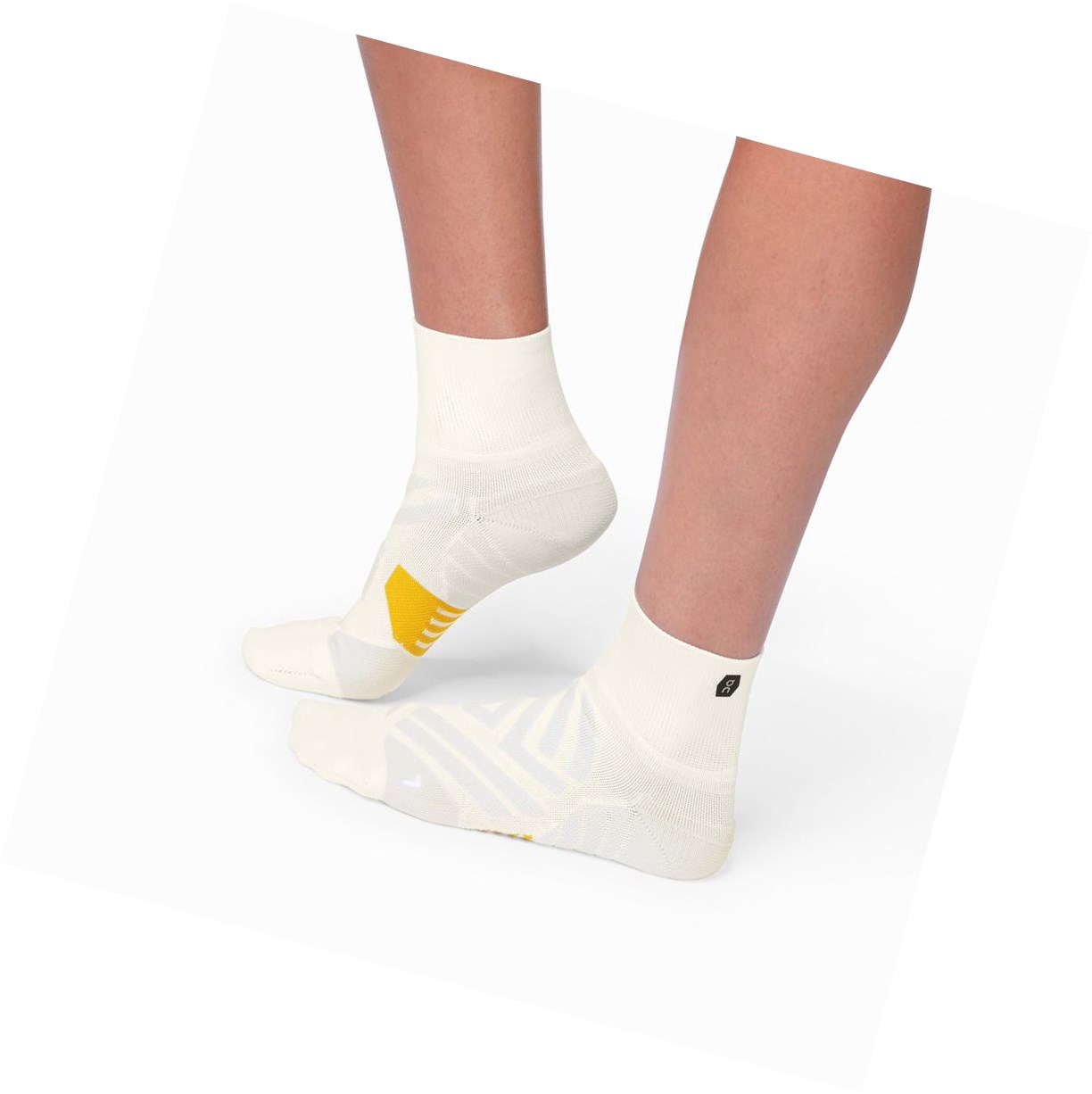 White On Mid Men\'s Running Socks | 8709PYZUX