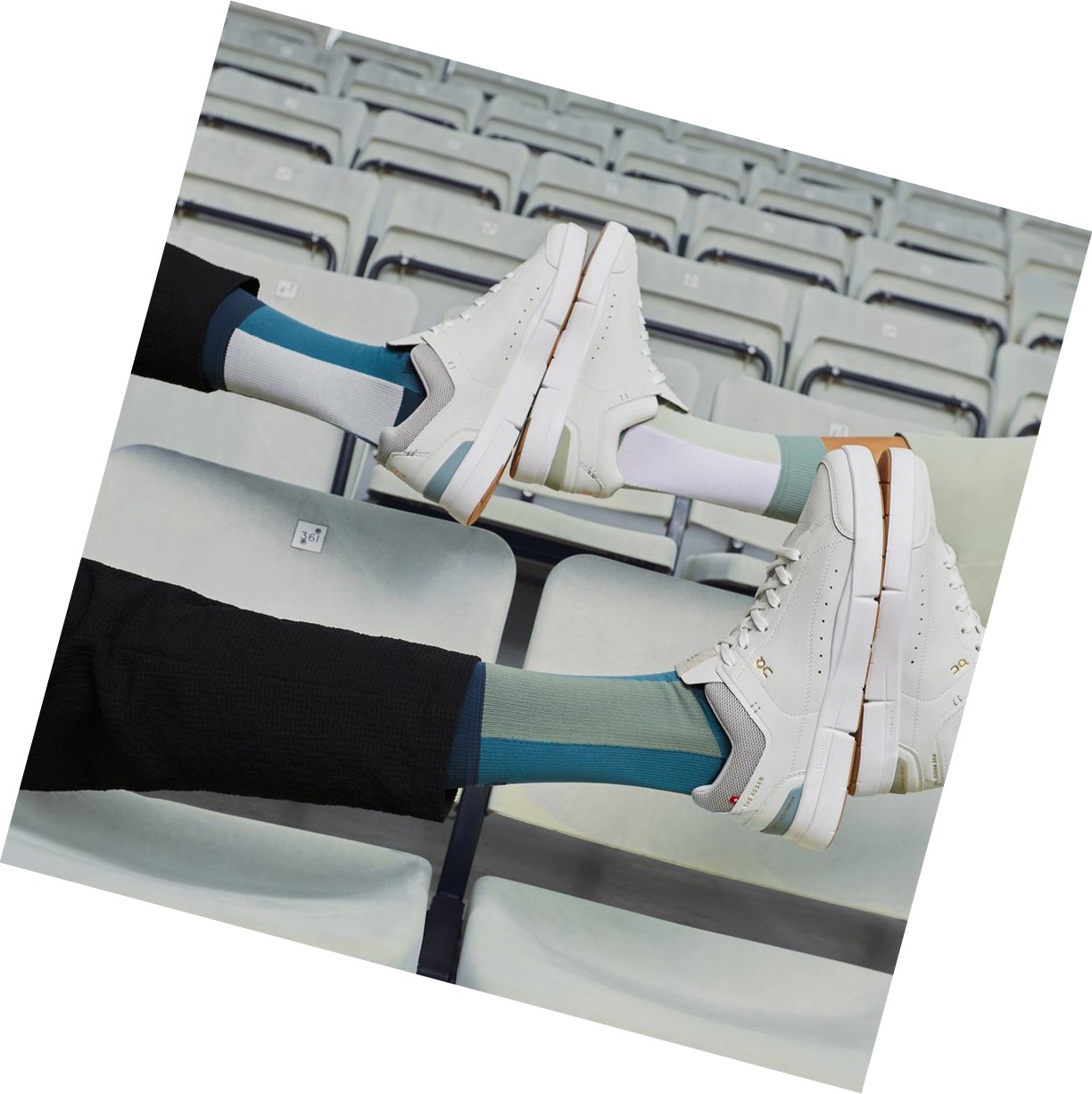 White On THE ROGER Centre Court Men's Tennis Shoes | 5742YEUMK